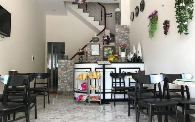 Babycat Guesthouse & Cafe