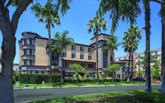 Peacock Suites