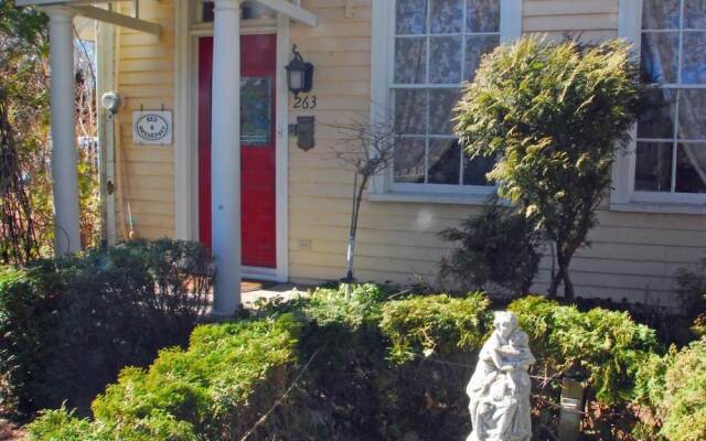 Apple Tree Historic B&B