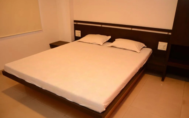 Hotel Palms Residency