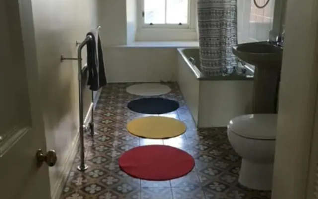 Spacious 4 Bedrooms Apartment in City Centre