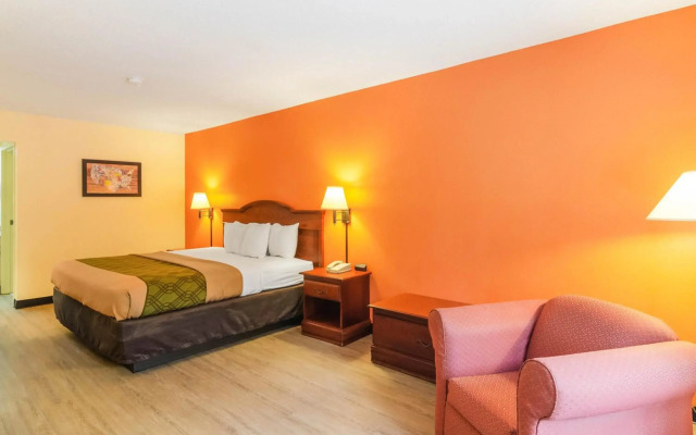 Econo Lodge Inn & Suites