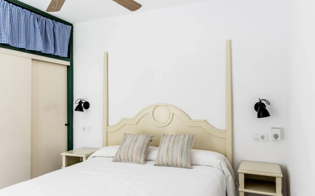Apartamentos Las Brisas I & II