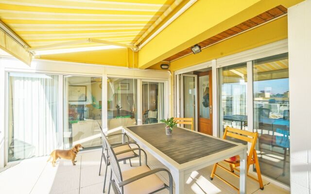 Seafront Condo & Big Terrace