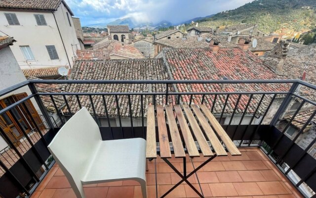 "elegant Apt - Spoleto A1 - Train Station 2 kms - Sleeps 6"