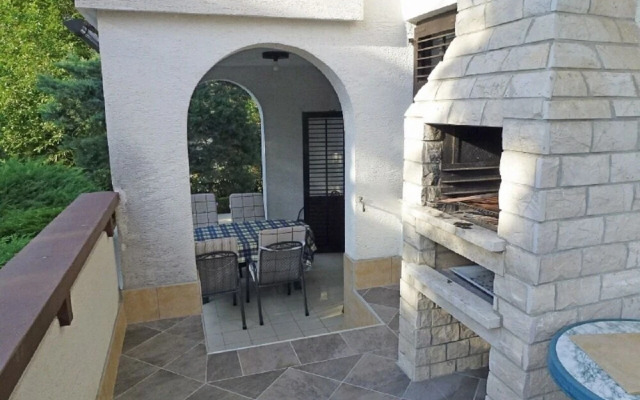 Renata - 3 Bedrooms - H