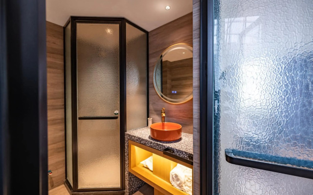 Qiuguo Hutong Courtyard Hotel