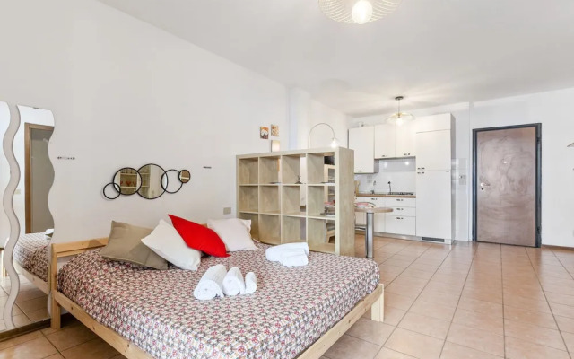 Airport & Station Flat - Private Parking