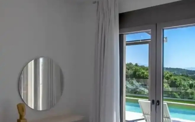 Villa Monolithi Lumiere