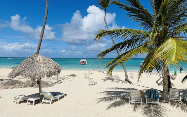 Gorgeous Playa Turquesa Pool Views Beach Apartment