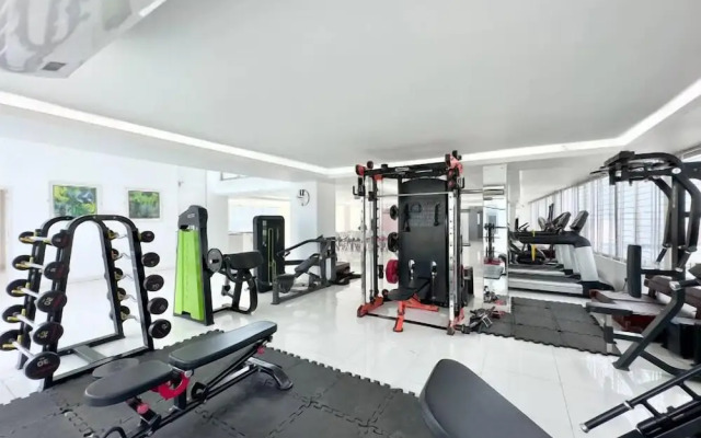 250 sqft 2 Studio Apt Pool and Sauna