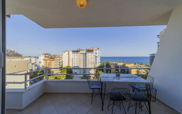 Flat Close to Konyaalti Beach With Sea View