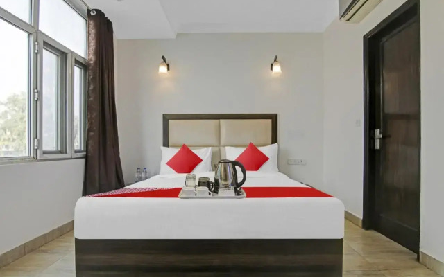 Oyo Flagship 701536 The Grand Bella