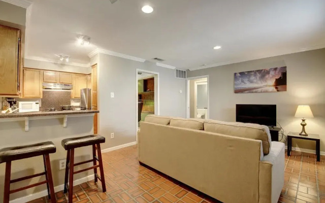 Austinstays Downtown Condo
