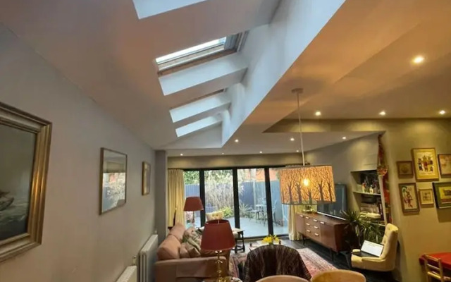 Luxurious 1 Bedroom Flat With Private Garden