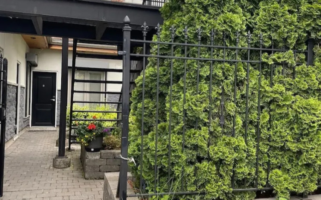 Dragon Gate Inn