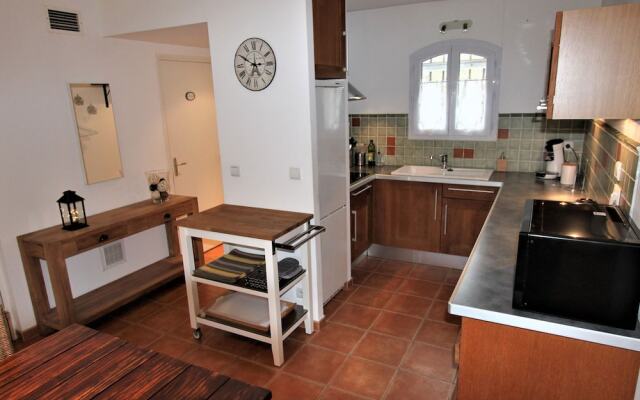 Cosy Holiday Home in Arles with Pool