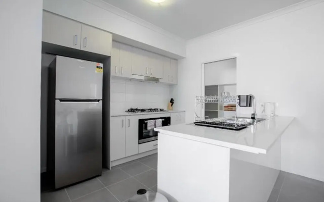 Big Family Fun@ 4 Bedrooms House in Point Cook