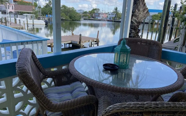 Holiday Court 18 - Holiday