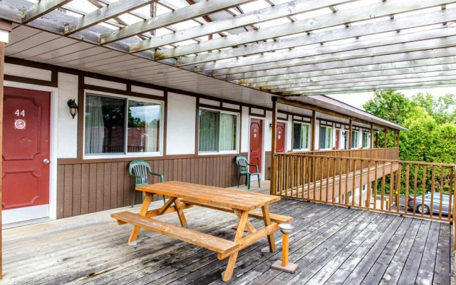 Cedar Lodge Motel