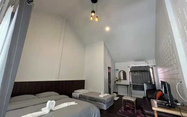 Chang Phueak Chao Samran Beach