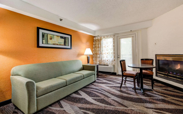 Quality Inn Creekside - Downtown Gatlinburg