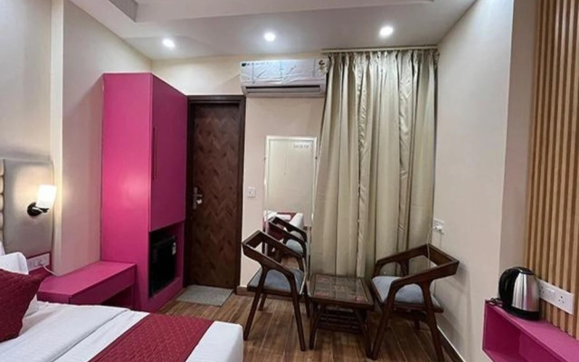 Fabhotel Angel Pink The Premium