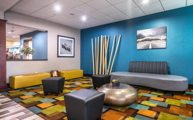 Holiday Inn Express & Suites Roanoke Rapids SE by IHG
