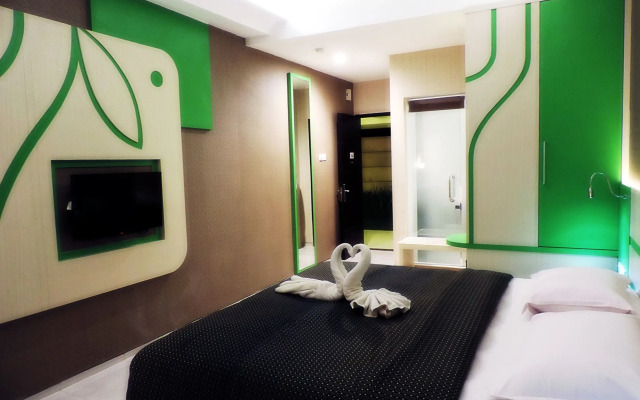 Dewarna Hotel & Convention