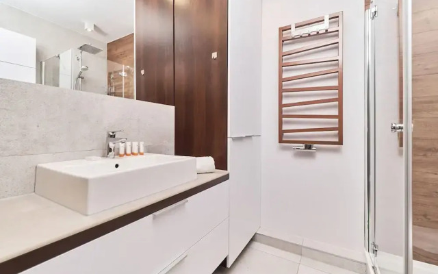 Nowa Teczowa Apartments by Renters