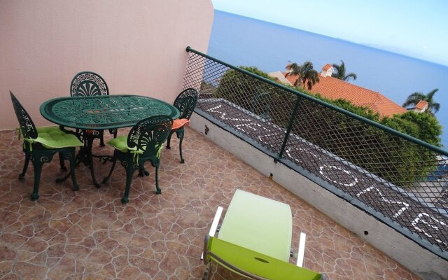 Apartment With one Bedroom in Caniço, With Wonderful sea View, Balcony