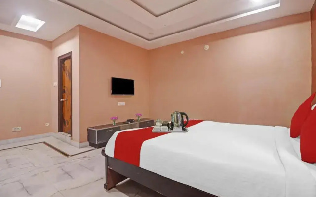 OYO Royal Stay Near Mantra Mall