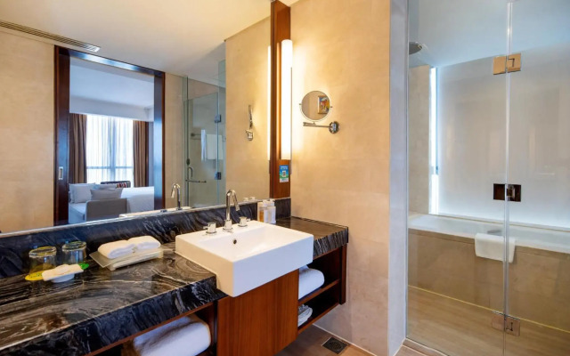 Holiday Inn Qingdao City Centre by IHG