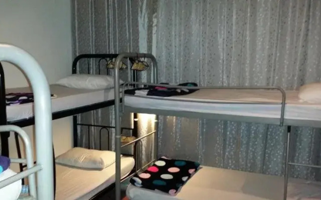 Jalan Jalan Emas Guest House