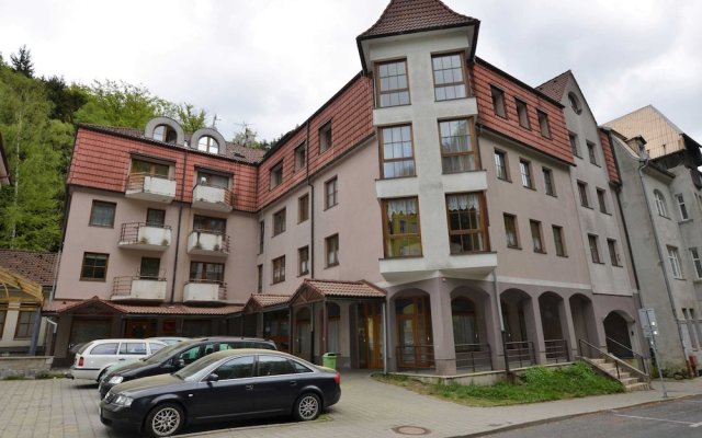 Beautiful Apartment in a Spa Resort, Only 2,5 km From the Jáchymov Chairlift - Keilberg