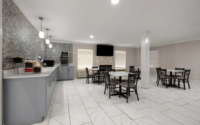 Super 8 by Wyndham Covington