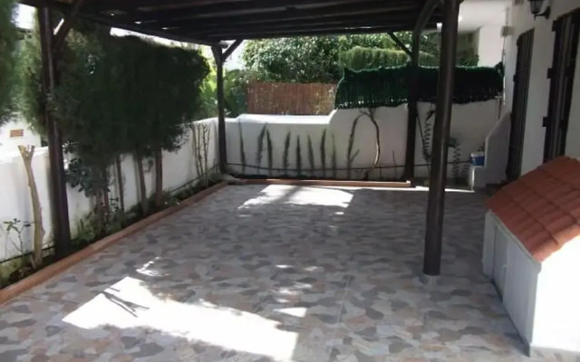 Apartment 2 Bedrooms With Pool 103424