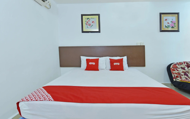 Super OYO 90494 Sam Huat Hotel