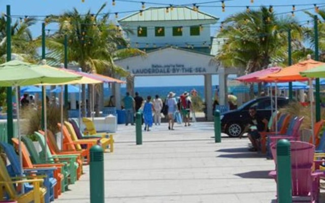 Poinciana w-Hot Tub-Walk to the beach