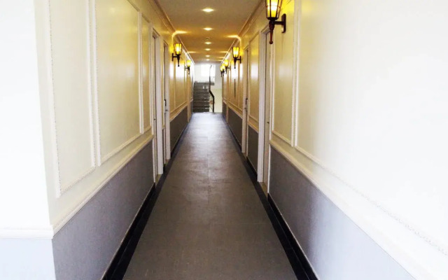 Lighthouse Hotel & Cafe