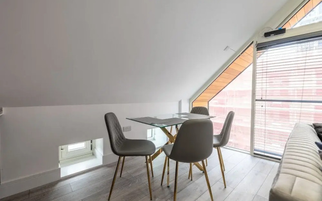 Impeccable 2-bed Apartment in Camberley