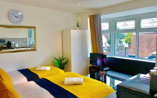 London Apartments, Close To Station
