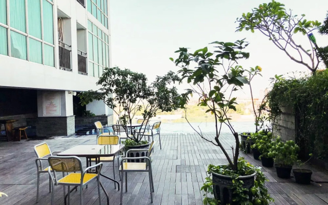 Strategic and Cozy Studio Room Apartment at Tamansari Papilio