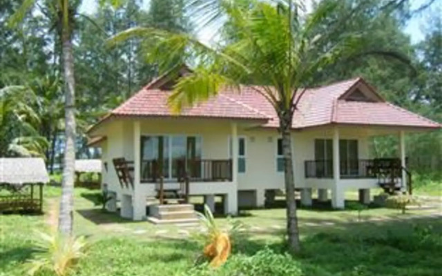 Pranee Beach Bungalows