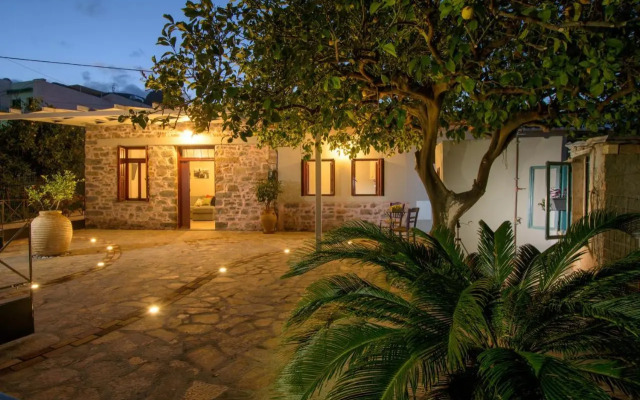 Pavlakis Lemon-Tree House