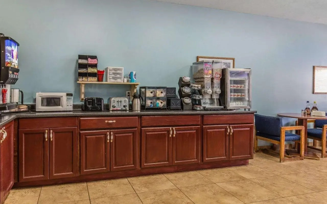 Quality Inn & Suites Salina National Forest Area