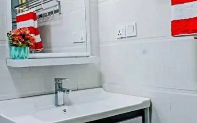 Lovely 2bdrm Condo with a Pool, Gym & Free Parking