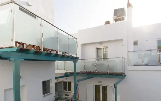 Socrates Apartments & Restaurant