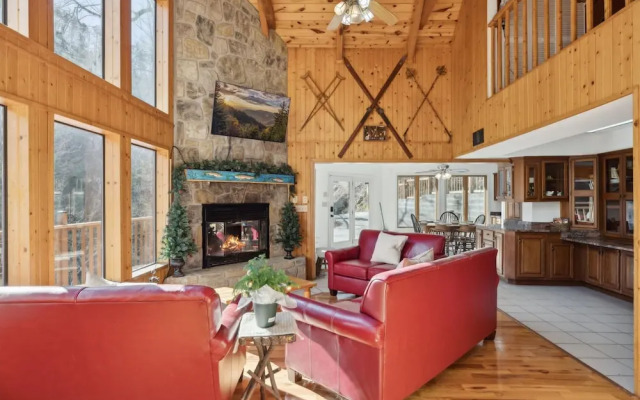 Very Secluded Breathtaking Riverfront Game Room