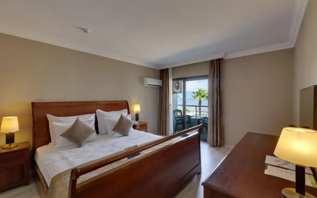 Faros Premium Beach Hotel